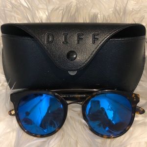 DIFF SUNGLASSES LIGHT BLUE AVIATORS!
